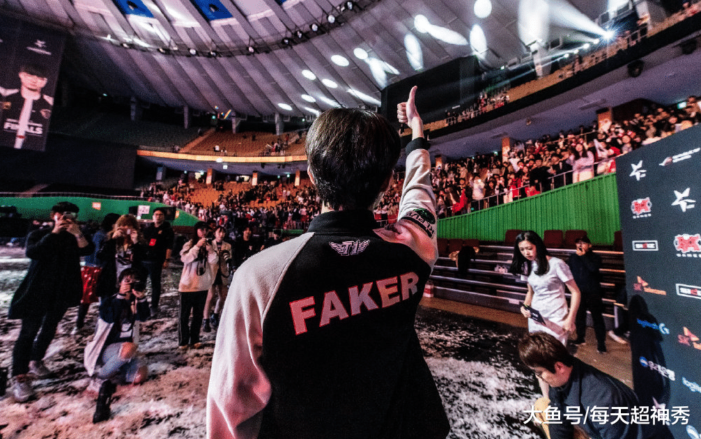 AYX-关于浓眉哥与30激战德国队分钟,重返赛场胜负难料!,Rookie焦点对战赛场气氛高涨的信息