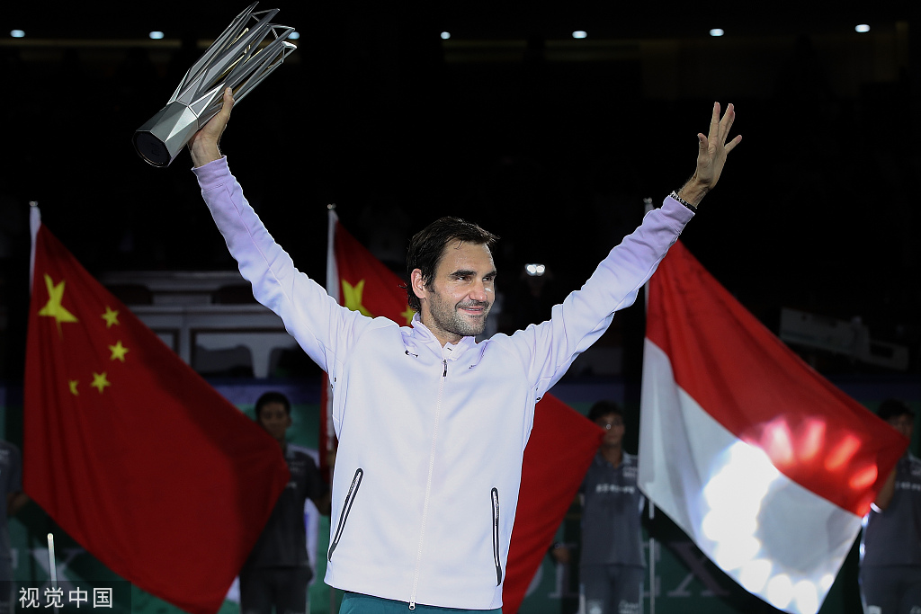 费德勒重返赛场,大比分获胜首场状态出色,瑞士队观众沸腾!观众掌声雷动 费德勒重返赛场,大比分获胜首场状态出色,瑞士队观众沸腾!观众掌声雷动