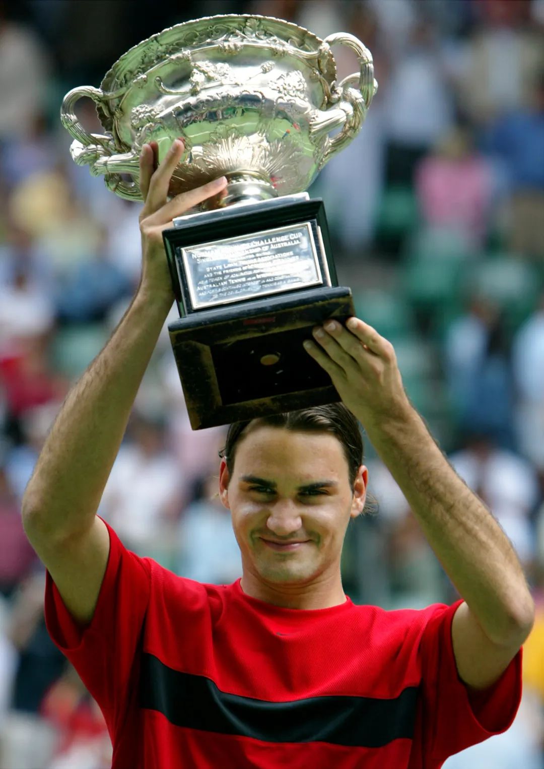 费德勒重返赛场,大比分获胜首场状态出色,瑞士队观众沸腾!观众掌声雷动 费德勒重返赛场,大比分获胜首场状态出色,瑞士队观众沸腾!观众掌声雷动